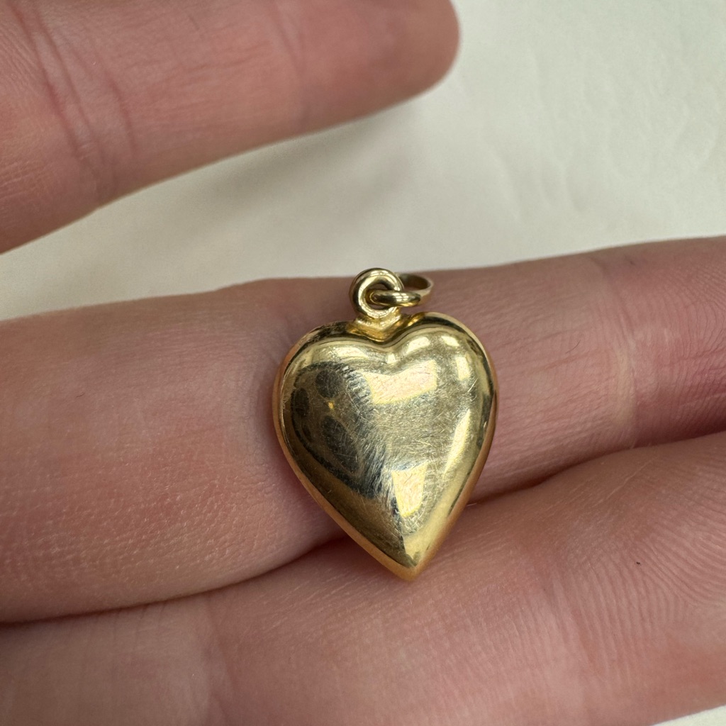 14k Yellow Gold Heart Pendant 1.2g